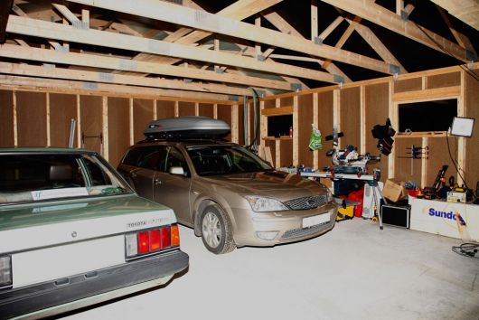 Min garasjeblogg, dobbel garasje 7x7m, W-takstol - med-7400mm-bredde-er-det-svært-god-plass-mellom-bilene.jpg - byggebob