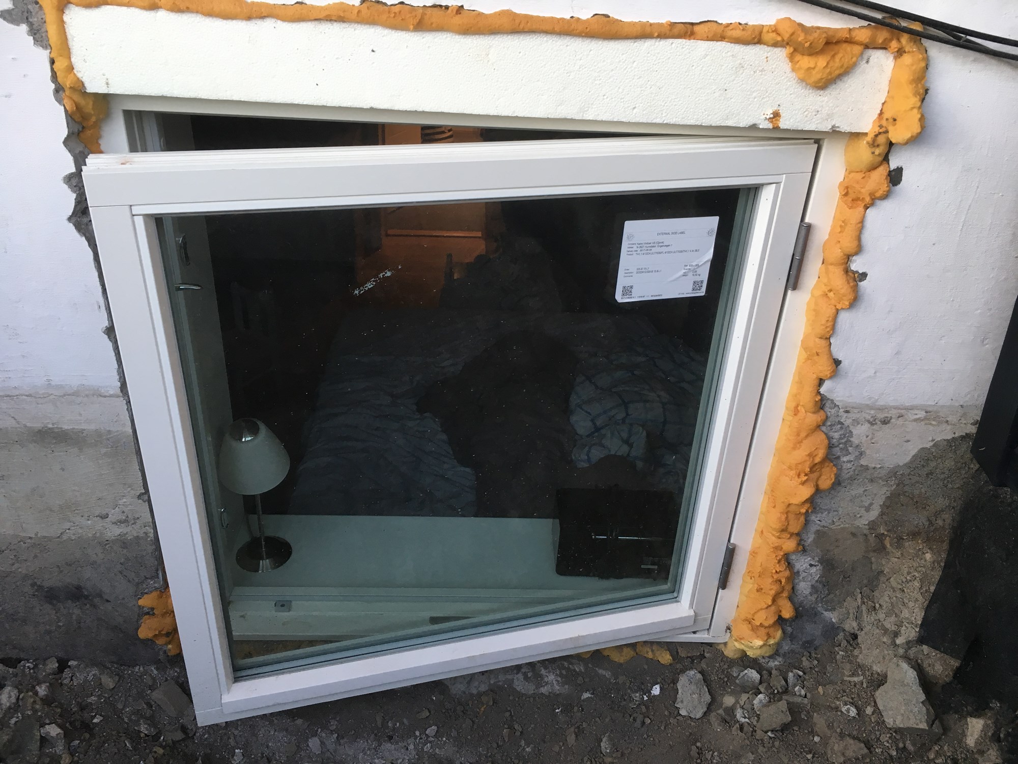 Bygge lysgrav og istandsetting rundt vinduet - IMG-4622.JPG - hej