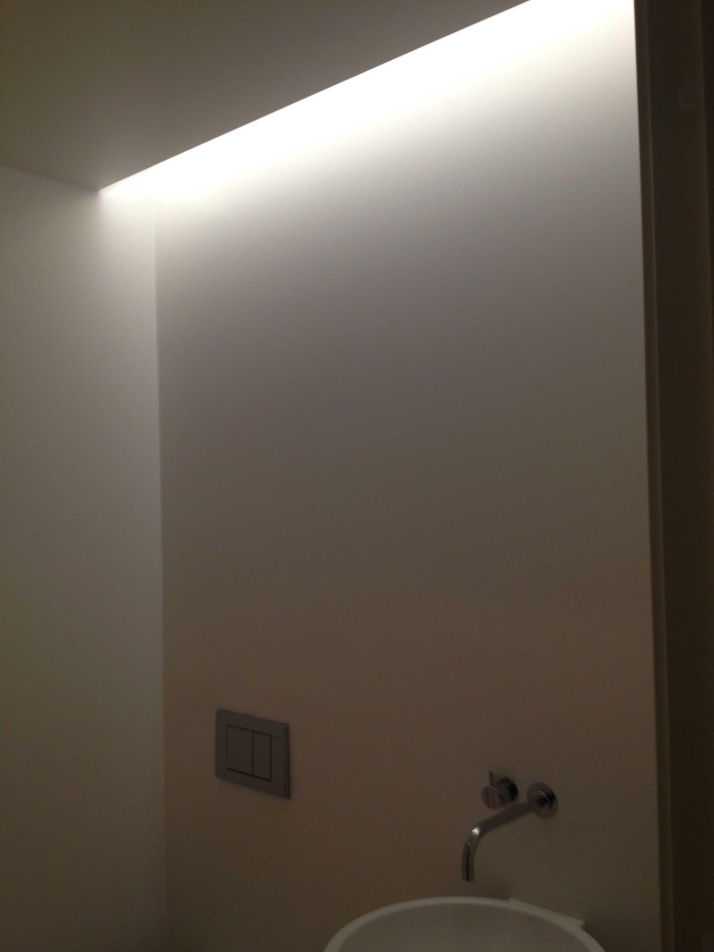 Hjemmelagede LED-"lister" for rombelysning montert i taket - IMG_1253.jpg - pgodoe