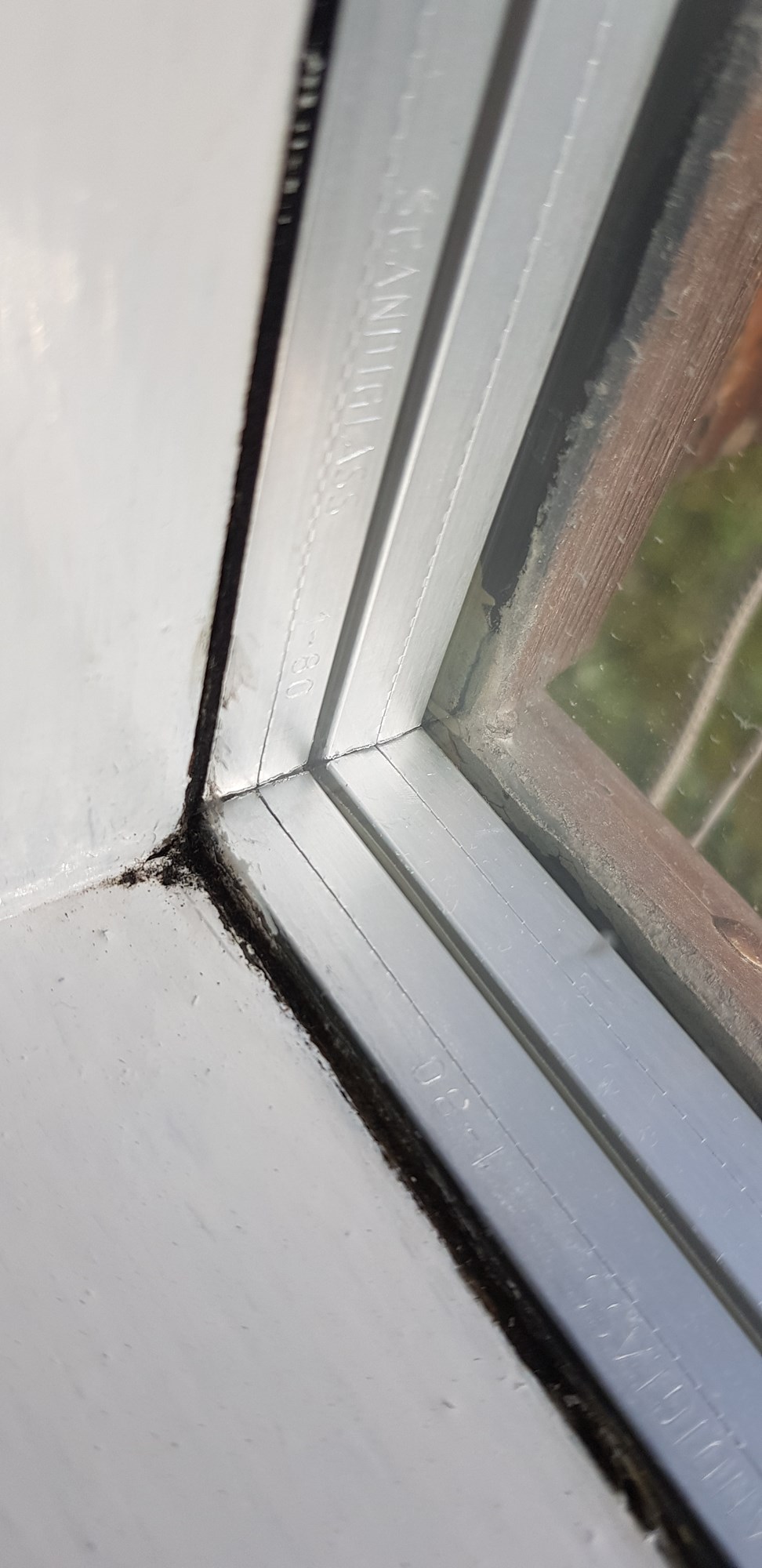 Er dette vinduskitt med asbest i? - 20190731_095213.jpg - Emmylou91