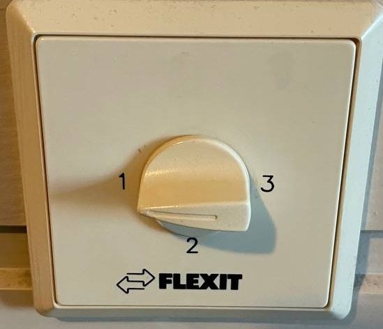 Smart styring av dum Flexit avtrekksventilasjon - flexit_bryter.jpg - PetterD