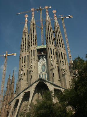 Arkitektur som uttrykksmiddel - SagradaFamilia.jpeg - incognito