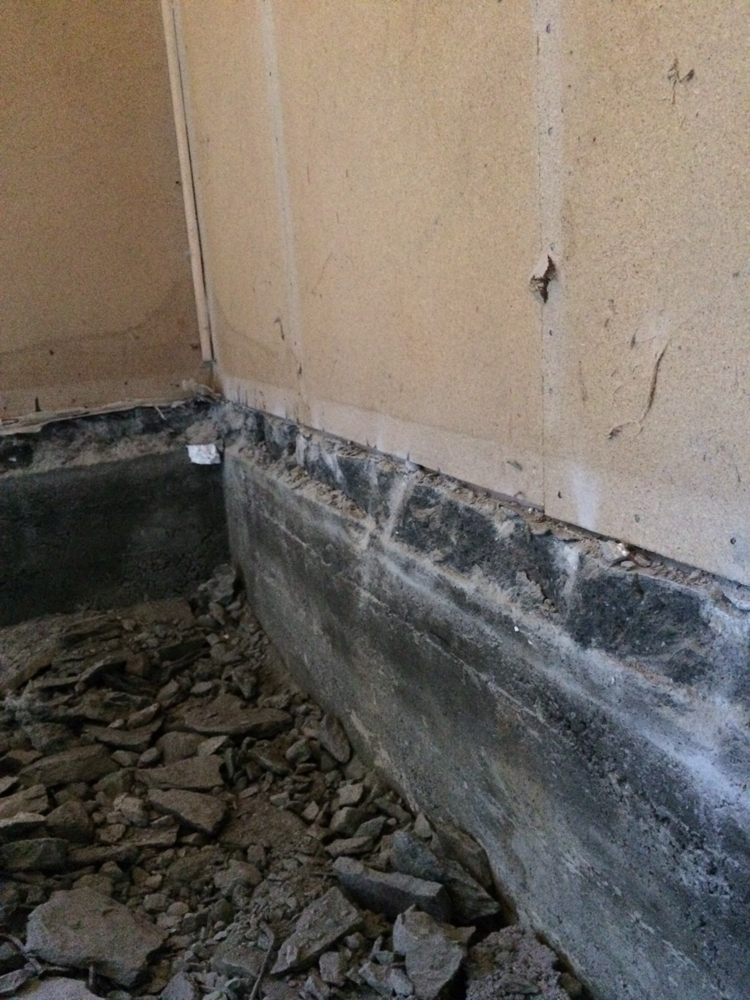 Senket betonggulv - isolering mot mur - IMG_1432.JPG - Bjartn