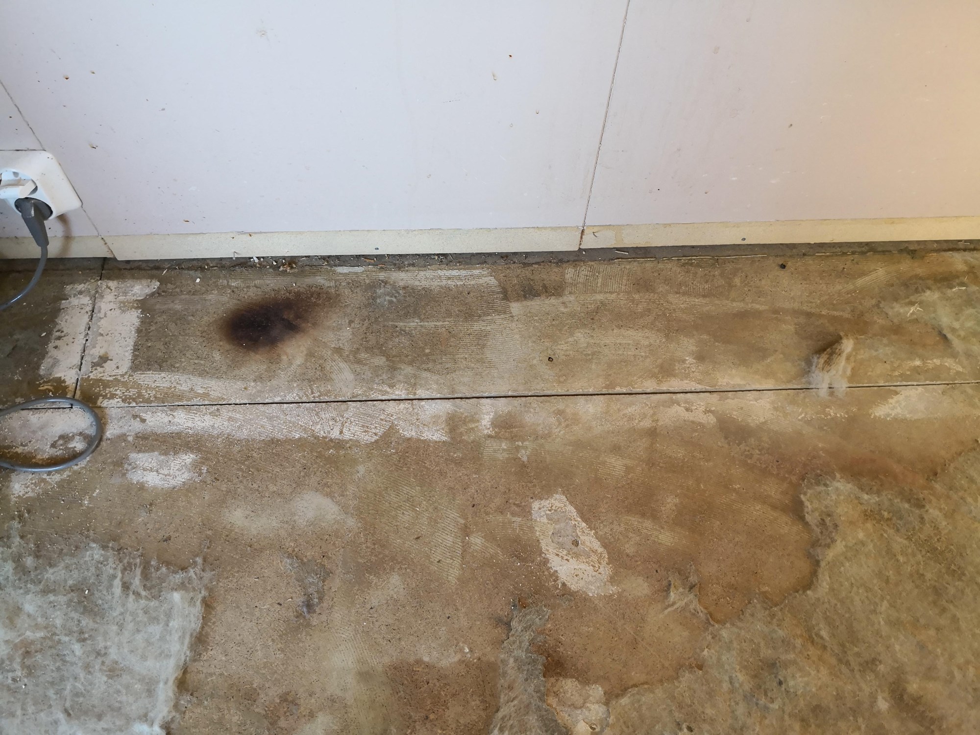 Asbest i dette limet/gulvet? - IMG_20190415_194311.jpg - eaks