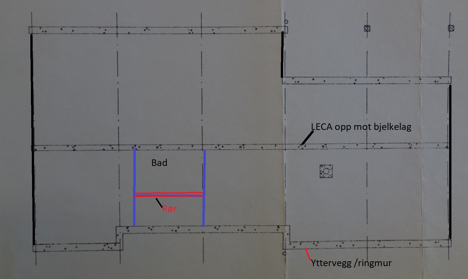 Noen som vet hva gjennomgående stort stålrør i bjelkelaget under 1. etg i Moelven hus fra 1985 - Fundamentplan.jpg - Niclass