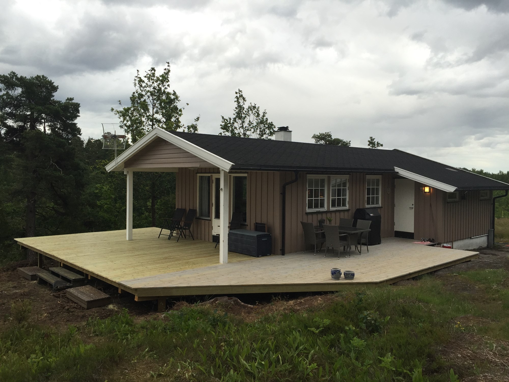 Bidda: utvidelse av terrassen på hytta 2015 - 18 klar for beis.JPG - Bidda