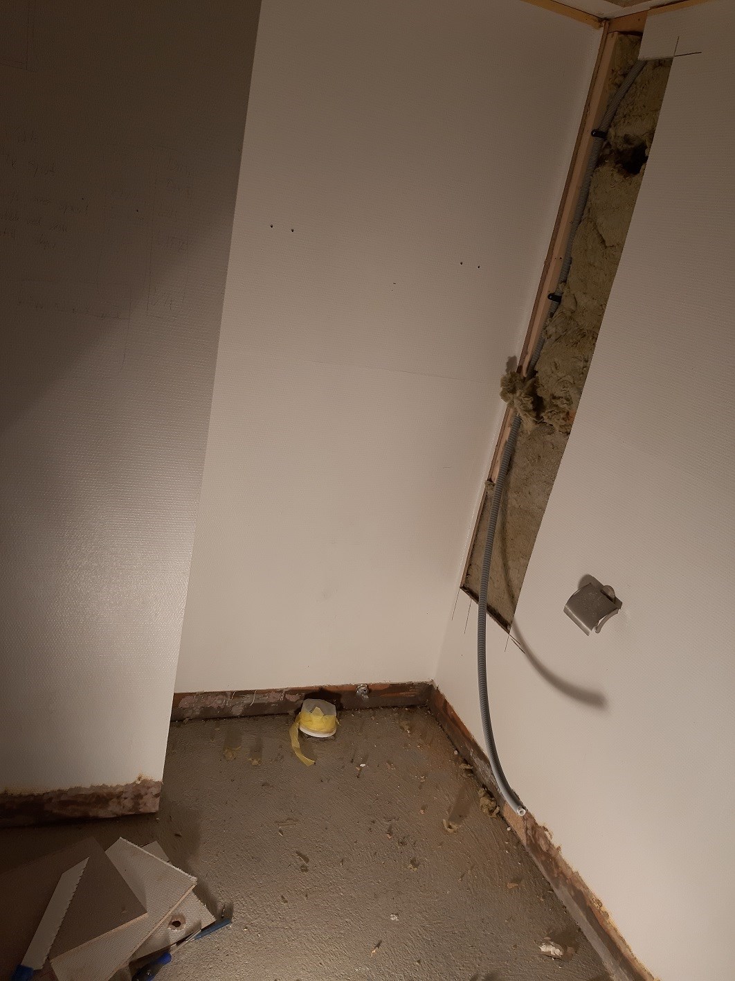 Varmekalel under "kasett" for vegghengt toalett, krise? - 20190402_125321.jpg - eehgil