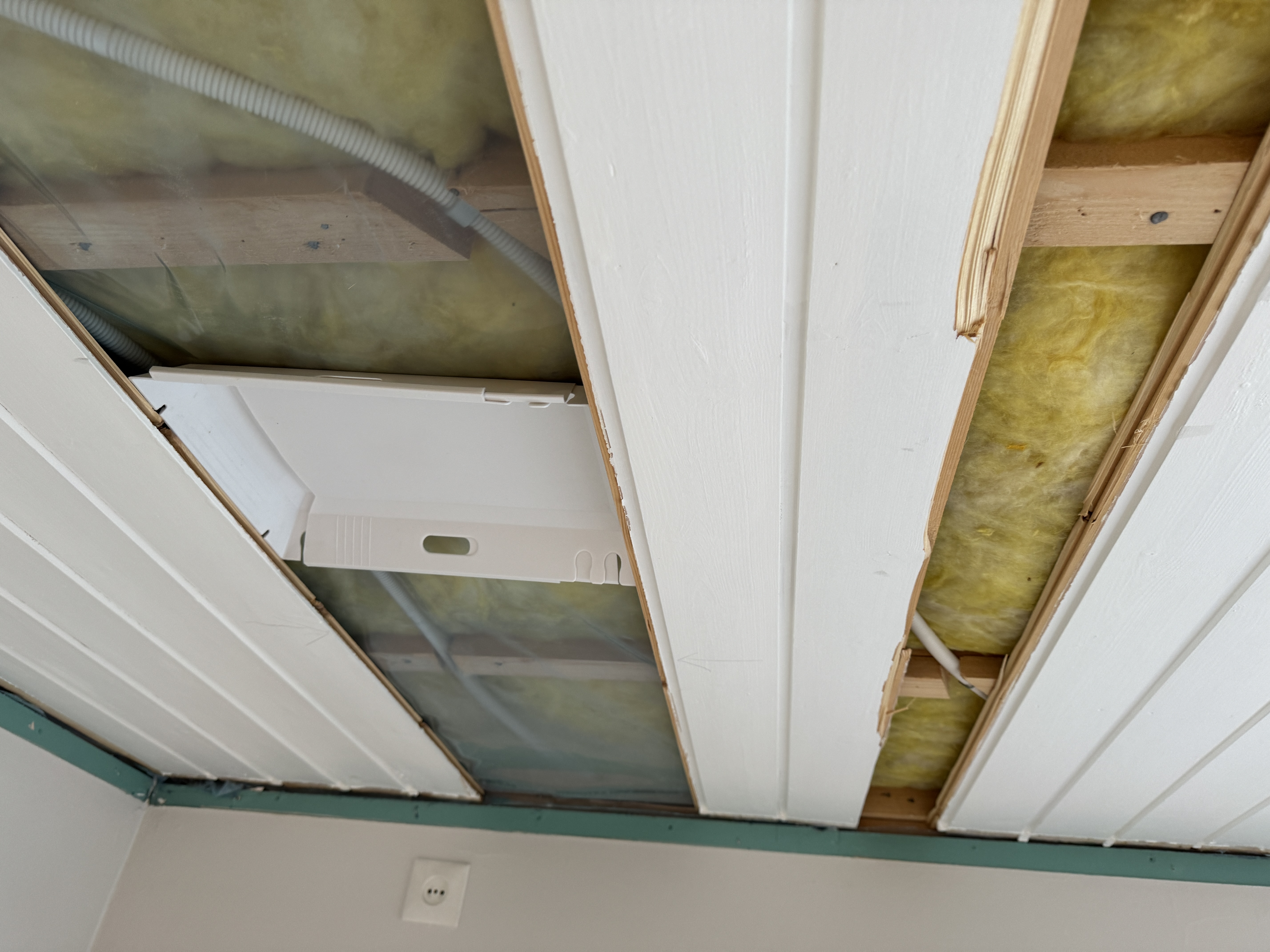Klargjøring til spotter i tak og dampsperre i deler av tak - IMG_1352.JPG - cmartin