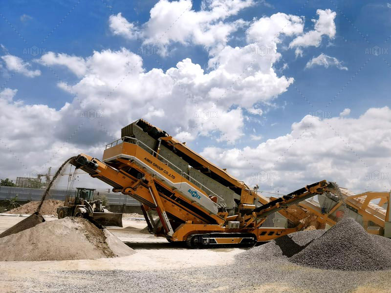 Hvilken størrelse på steinknuseranlegg trenger jeg til min steinbrudd? - Crawler Stone Crushing Plant for sale.jpg - crusheraimixglobal