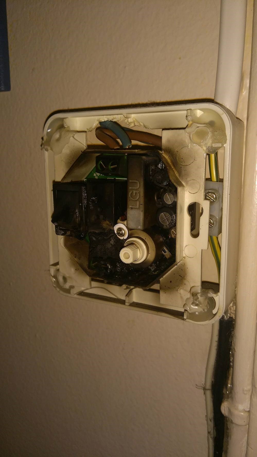 Ødelagt termostat på baderom - 23112856_10154931951235868_547288454_o.jpg - Ivar_b