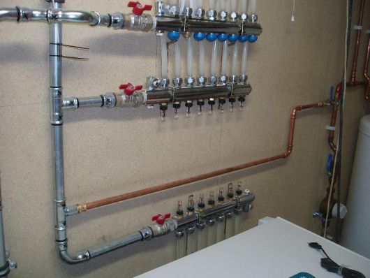 Høyt vanntrykk, reduksjonsventil, varmtvannstank og vannbåren varme - P5210061.jpg - Rolf