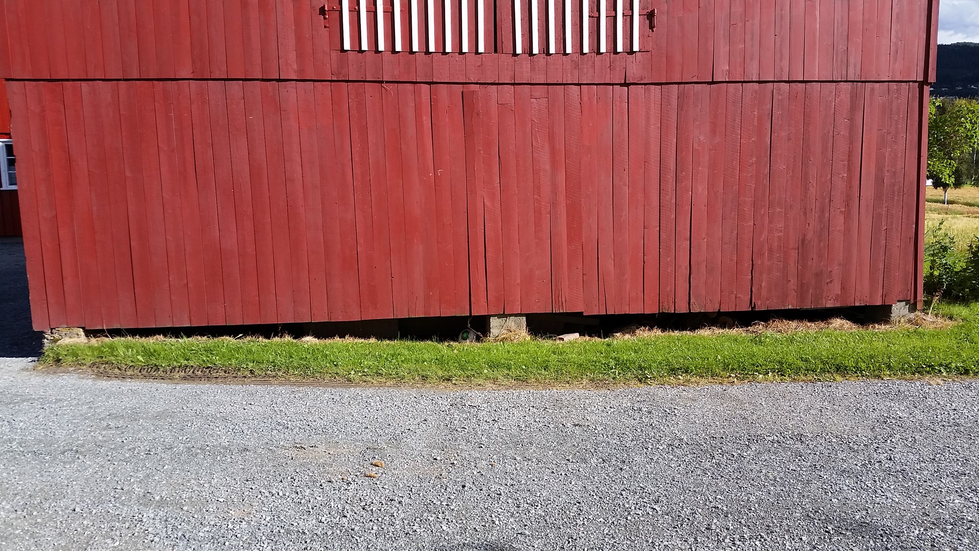 Støpe ringmur og plate under/inni gammel låve - ByggeBolig