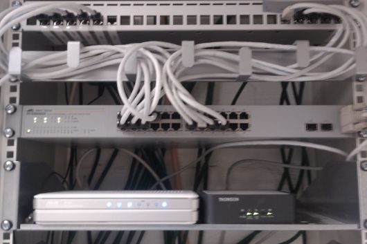 Ethernet-svitsj til sikringsskap - IMAG0136.jpg - 2rgeir