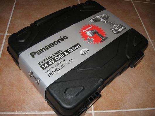 Panasonic drill m/ 2 stk 3.0 Ah batterier mm - oversikt_IMG_6967.jpg - clink