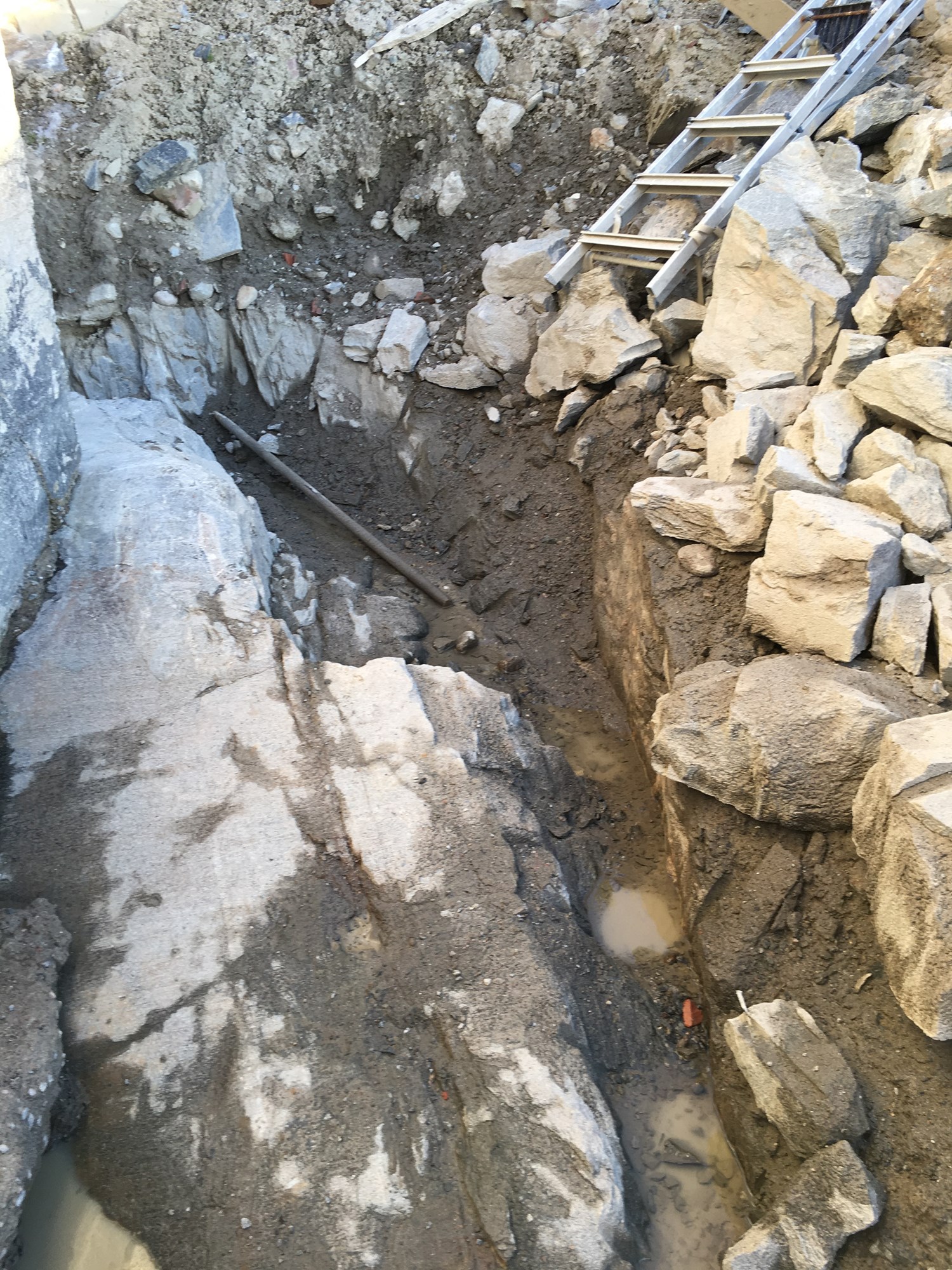 Drenering: fylle hull mellom sten/fjell med betong? - 2017-05-01 20.15.51.jpg - vF6eRgjX5z5EMz2
