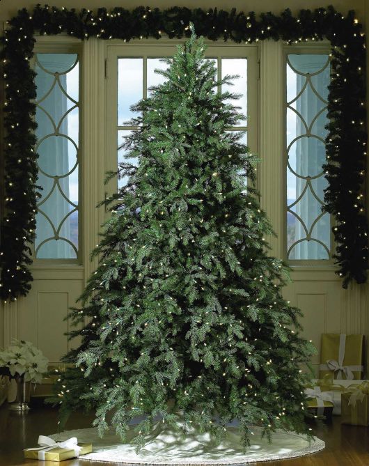 Juletre- ut! - Hunter-artificial-christmas-tree-LG.jpg - Atlantis