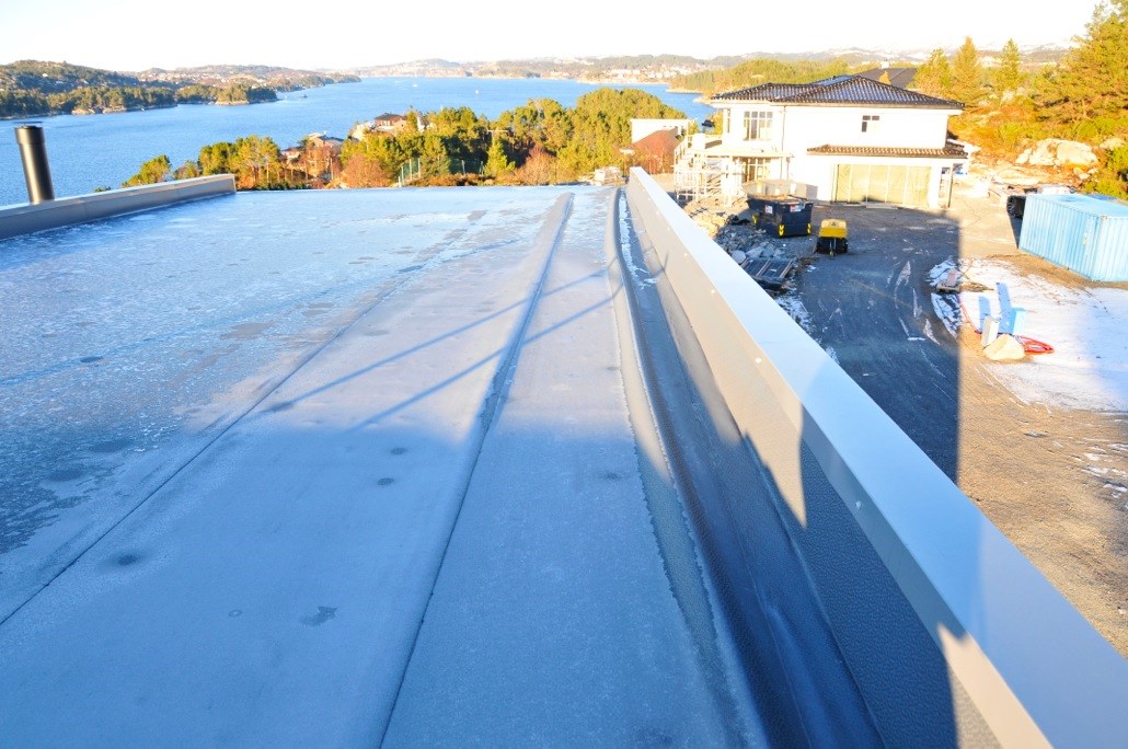 Avlufting fra avløpsrør. Parapet - - Tormod2