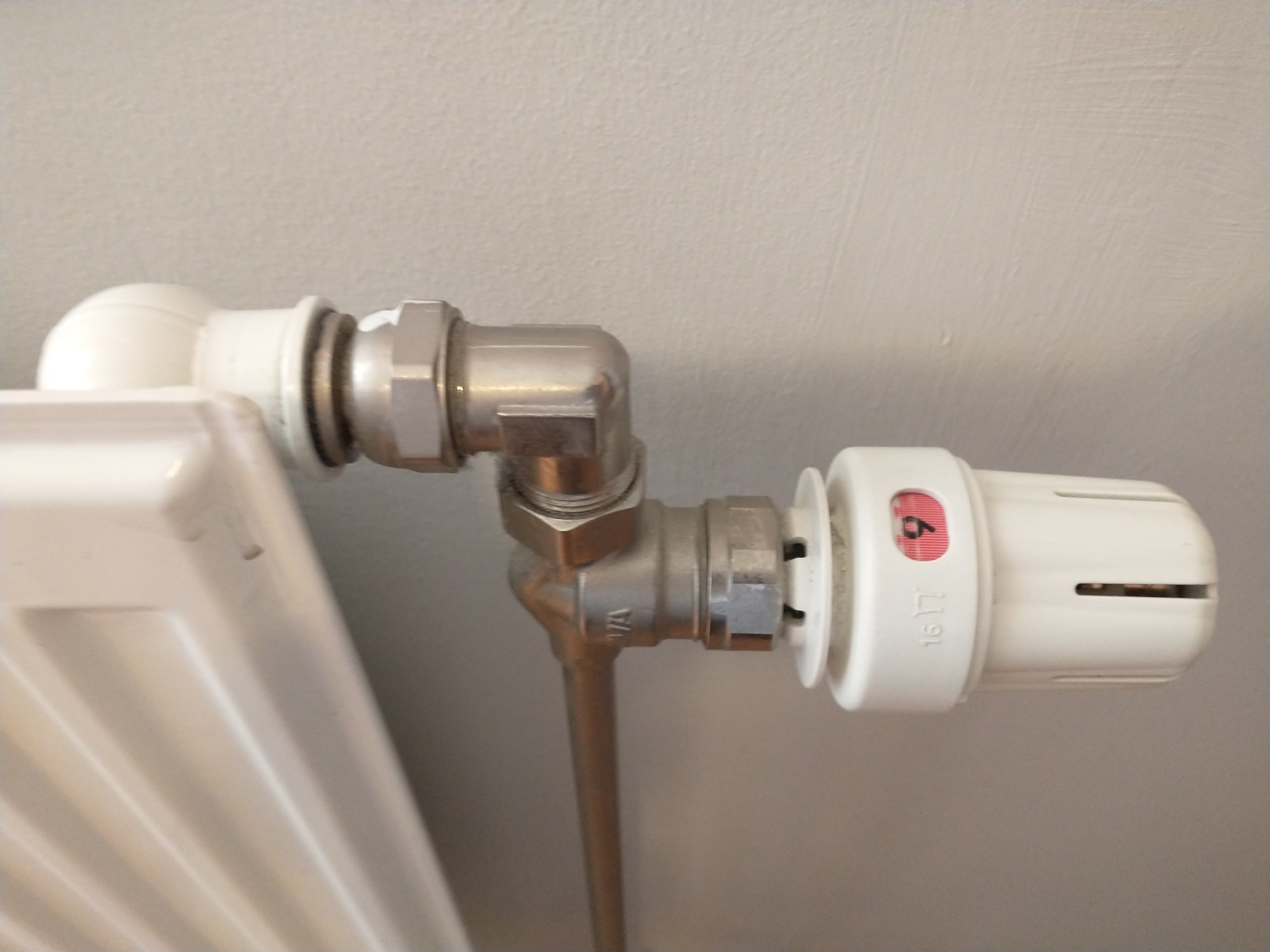 Vannbåren radiator varmer ikke - IMG_20230303_164317908.jpg - maraxion