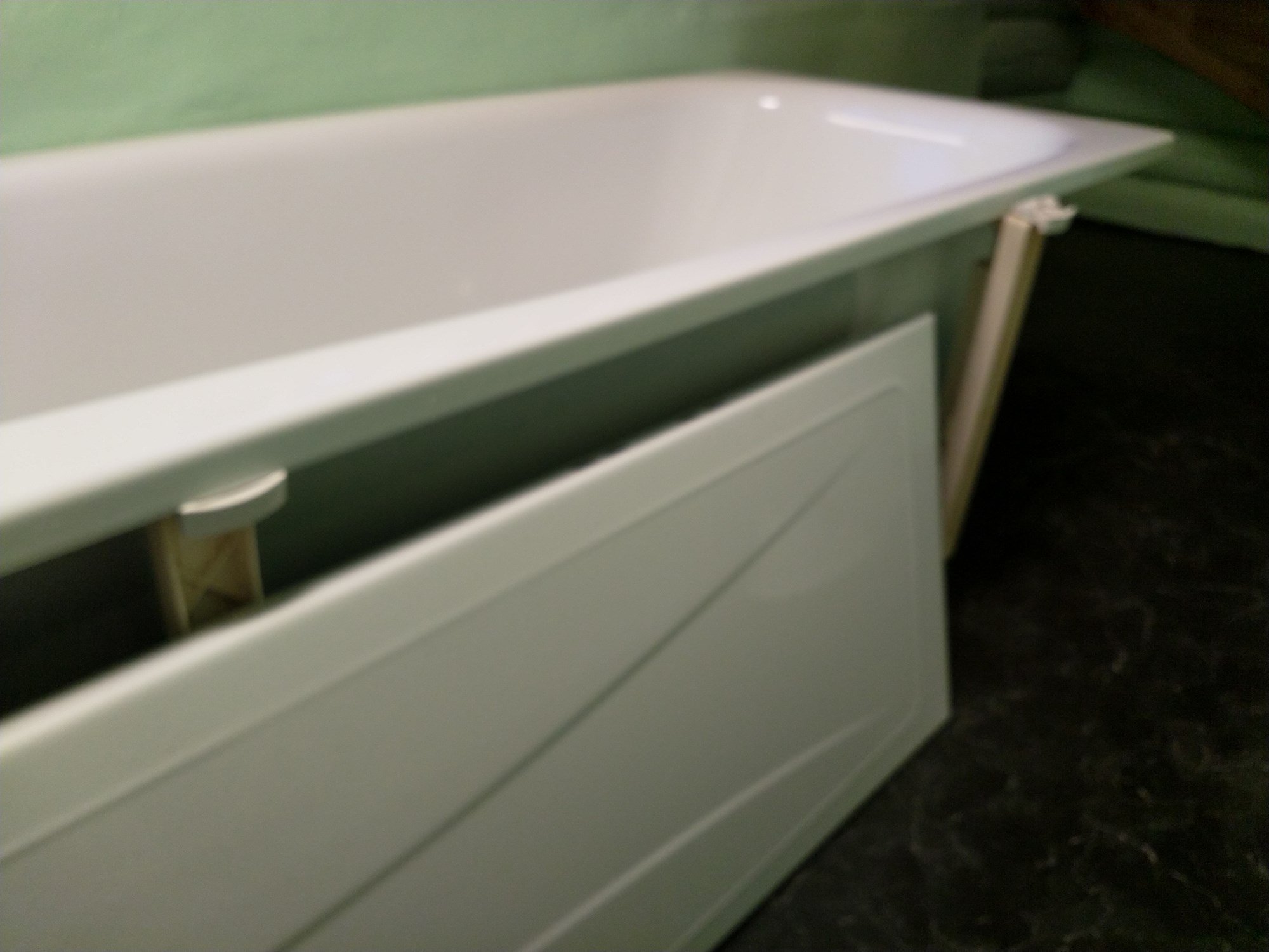 Hvordan henge opp badekarpanelet på gammelt Porsgrunn badekar? - badekarpanel.jpg - Telemarking