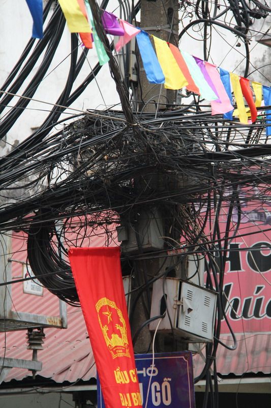 Spaghetti - strømstolper - Hanoi - Vietnam 2.jpg - elax