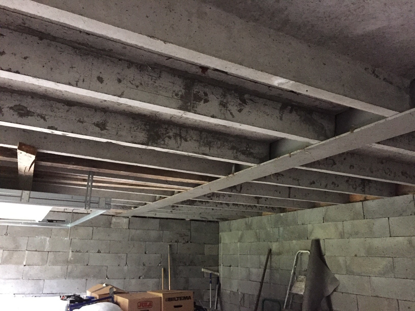 Prosjekt; Verksted/garasje fra bunnen av i eksisterende uthus ( Leca/betong) - innhenting og deling av erfaringer - Tak + østvegg.JPG - Harraball