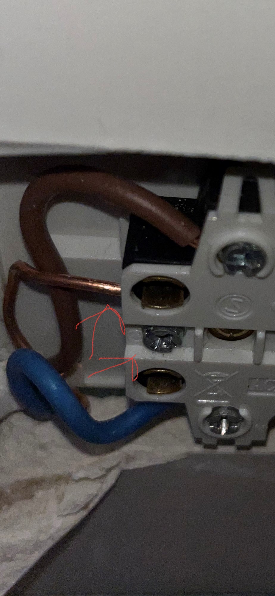 Løs kobber kabel i stikk kontakt med defekt skrue? - 69B31846-1475-46FE-8A64-3C79B995D71A.jpeg - Ray87