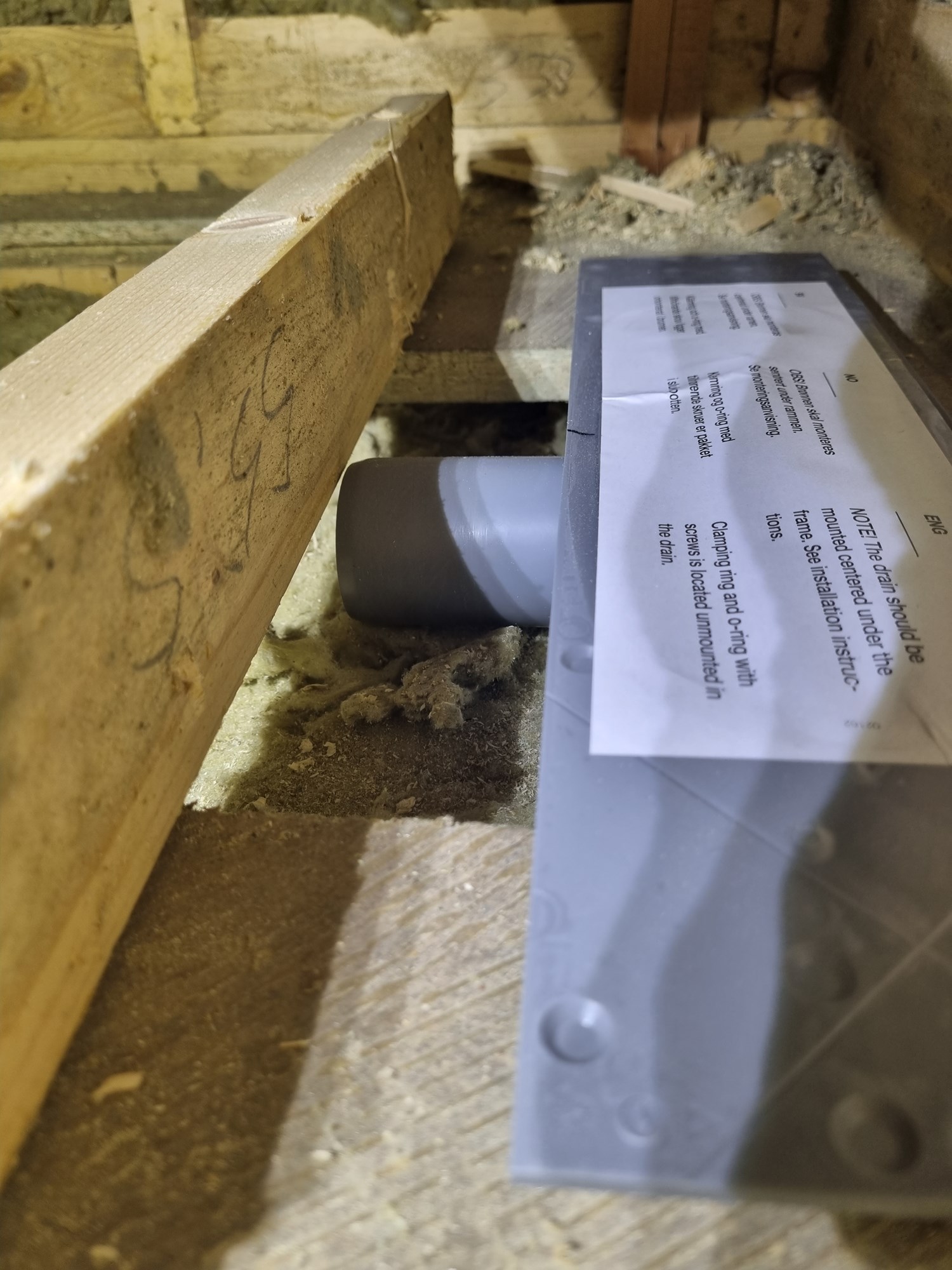 Purus tile insert lavt sideutlöp i träbjälkelag - 20221125_122405.jpg - Renovering_1234