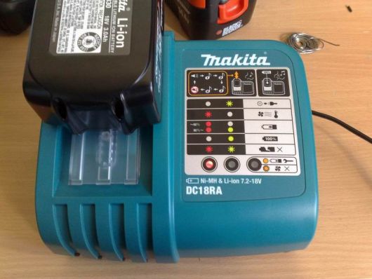 How to mod your Makita DC18RA from 110v to 220v. - 24072008151.jpg - magua
