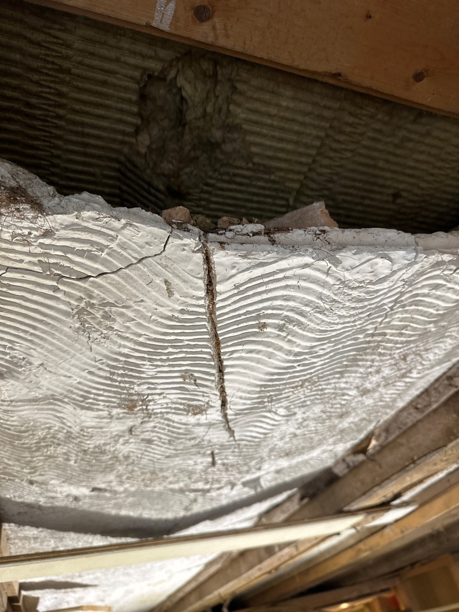 Brannhemmende/lydisolerende plater i etasjeskille mulig asbest? - image.jpg - mariusjenssen@outlook.com