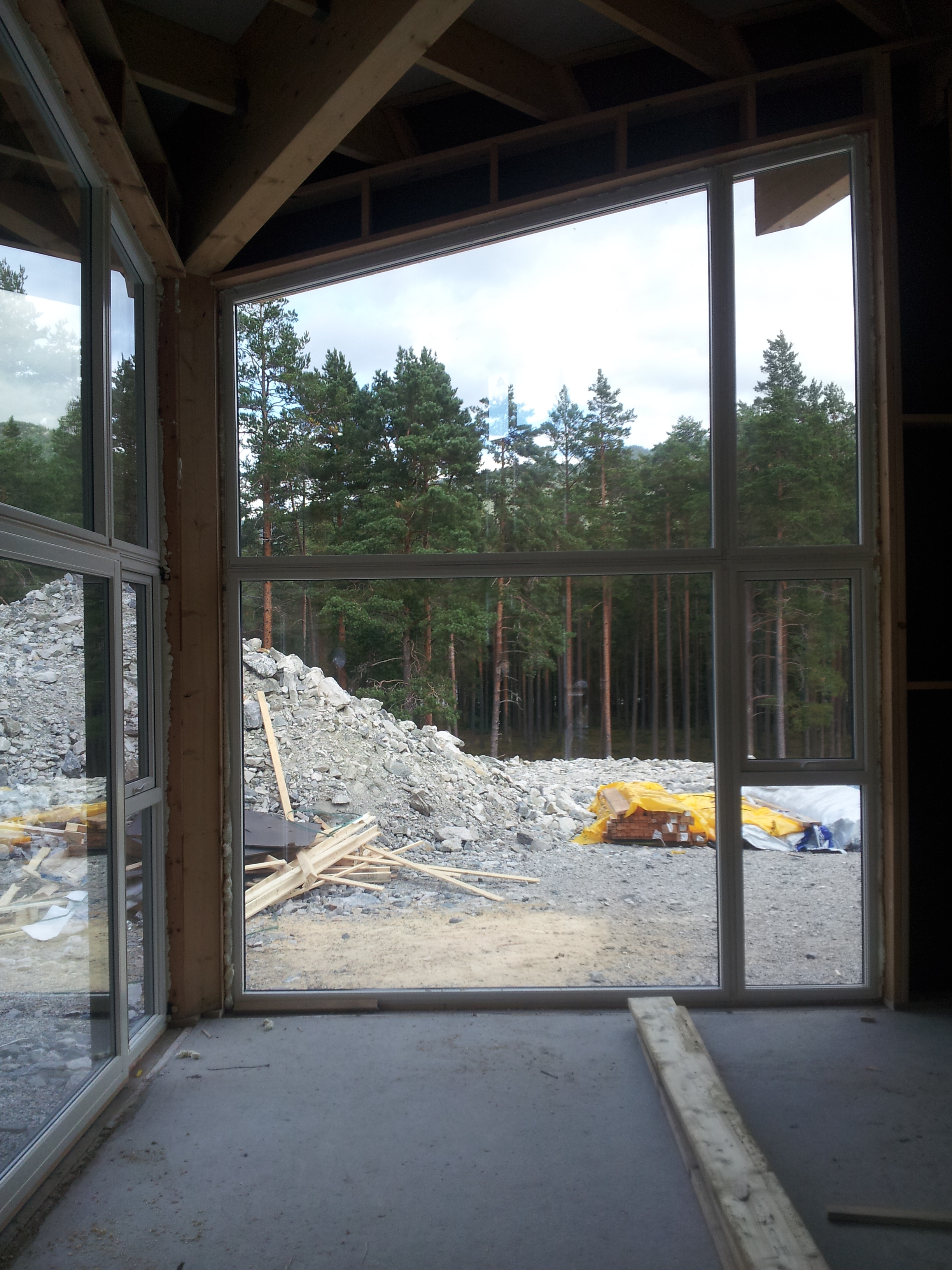 AneS: Moderne hus i Setesdal - Skogen rett inn i stoga.jpg - AneS