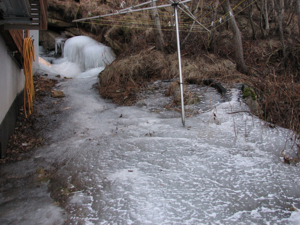 Liten isbre i hagen - IMG_3442.JPG - andersensijtsma