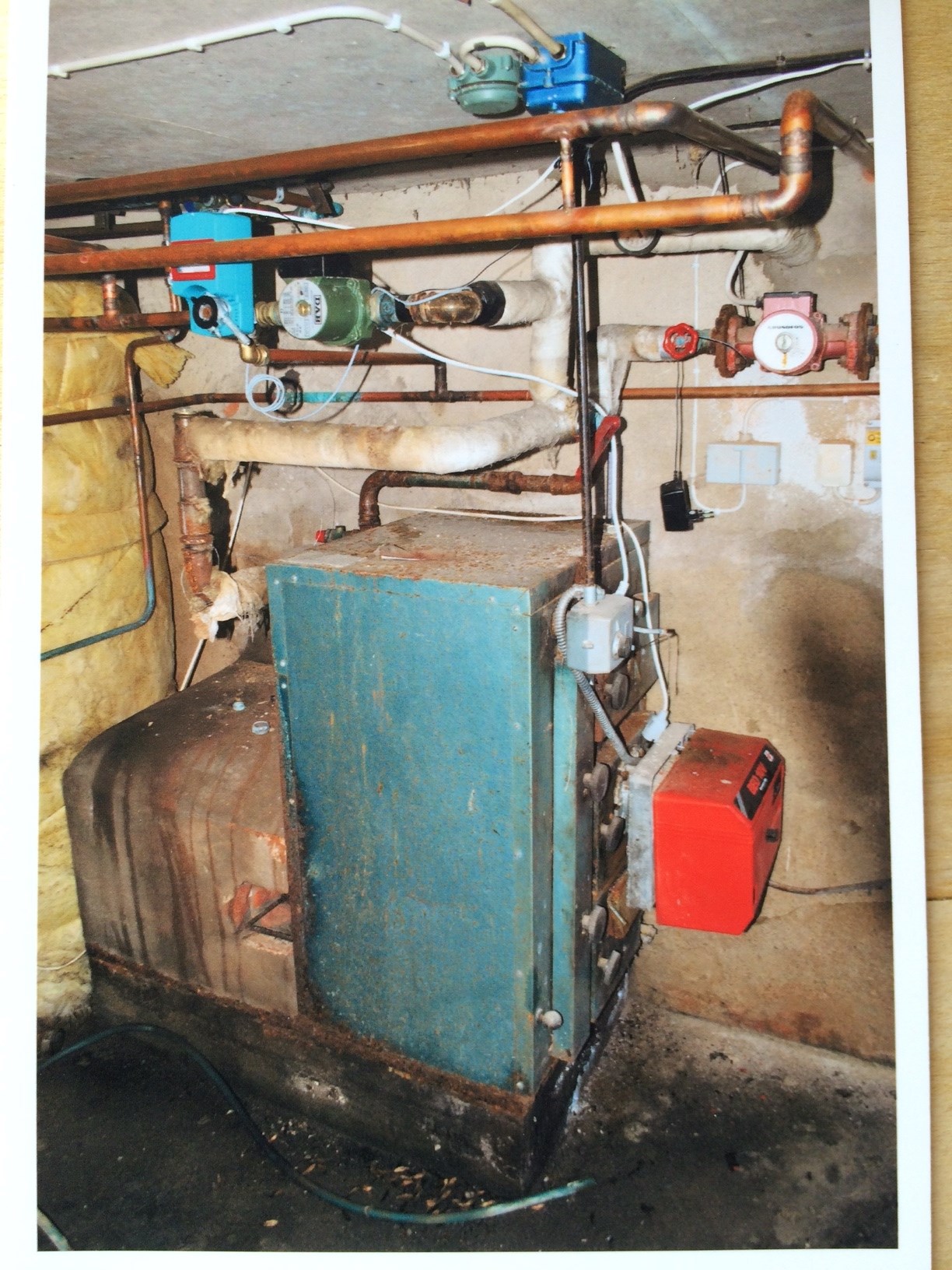 Hvem kontakter jeg for å fjerne gammel oljefyr og radiatorer med omfattende rørsystem? - IMG_4043.jpg - Hannele