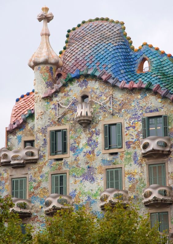 Arkitektur som uttrykksmiddel - Gaudi1.jpeg - incognito