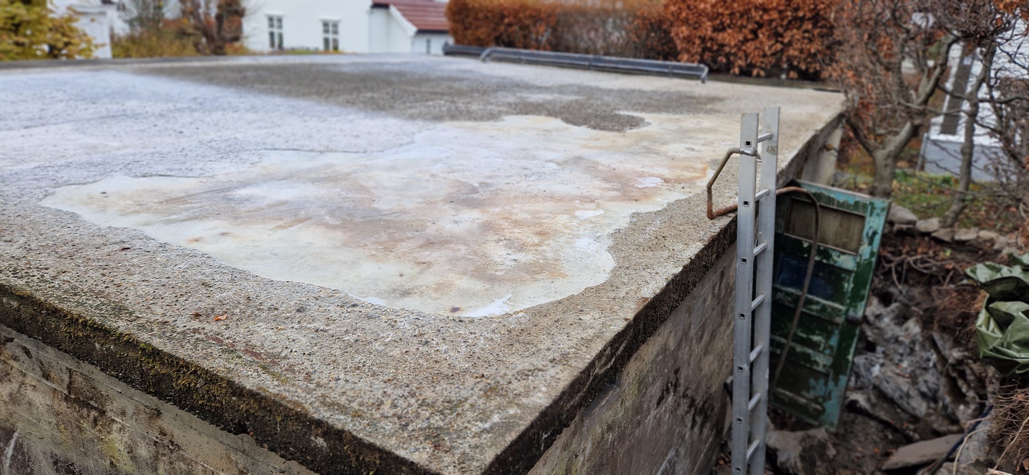 Frese eller pusse gammelt flatt betongtak før ombygging til kompakt  tak. - 20231113_100442.jpg - bebbetufs