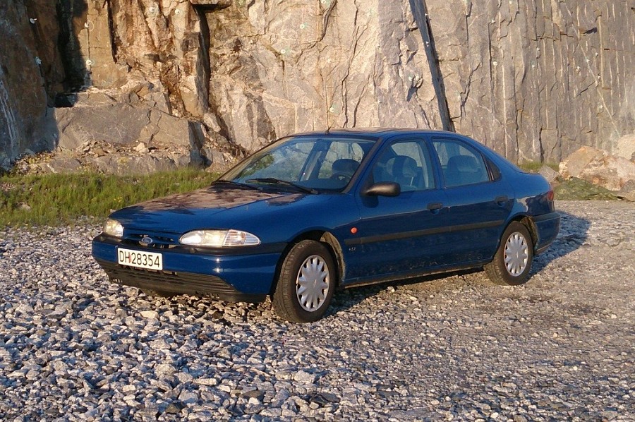Selges '94 Ford Mondeo 2,0 GLX - byggebil? - mondeo4.jpg - Jafo