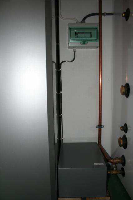 Installasjon av Thermia Optimum G2 væske-vann varmepumpe - Varmepumpe 051.jpg - dobbeltseng