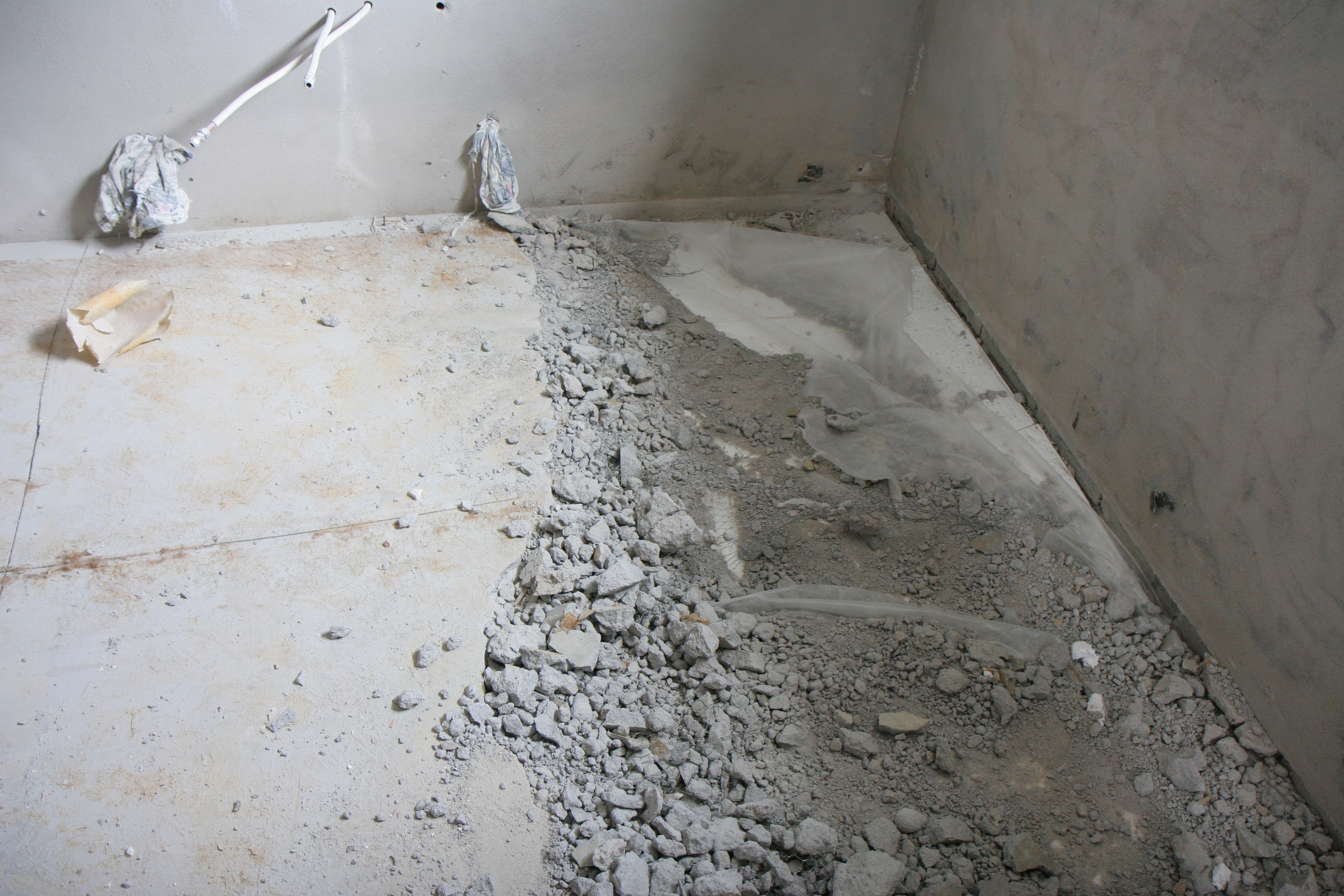 Nytt vaskerom i kjelleren - Blips første (ordentlige) støpte golv - IMG_4823.JPG - Blip