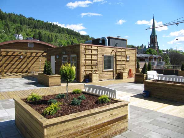 Koselig grillveranda/ inngangsparti på garasjelokk - inspirasjon? - 2012-05-16-romerveis-borettslag-takterrasse-foto-nedre-buskerud-bbl.jpg - rsamdal