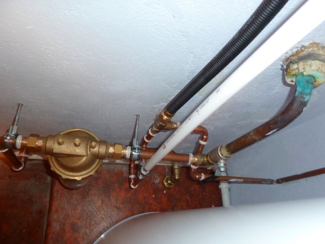 Elendig vanntrykk - brønn med trykk fra fall og nytt bad - inntakogfilter.jpg - pupopa
