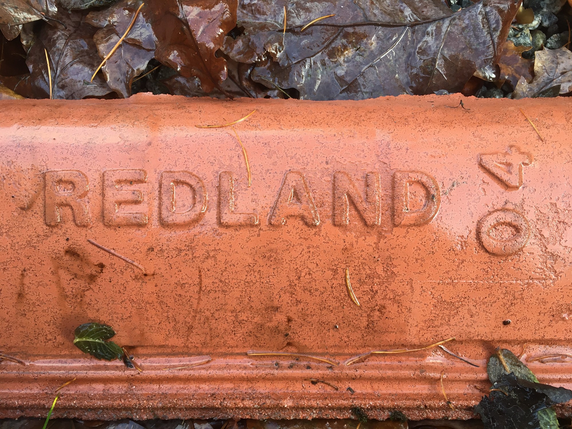 Redland takstein - skifte noen ødelagte men finner ikke dette merke - IMG_7822.jpg - Ronald