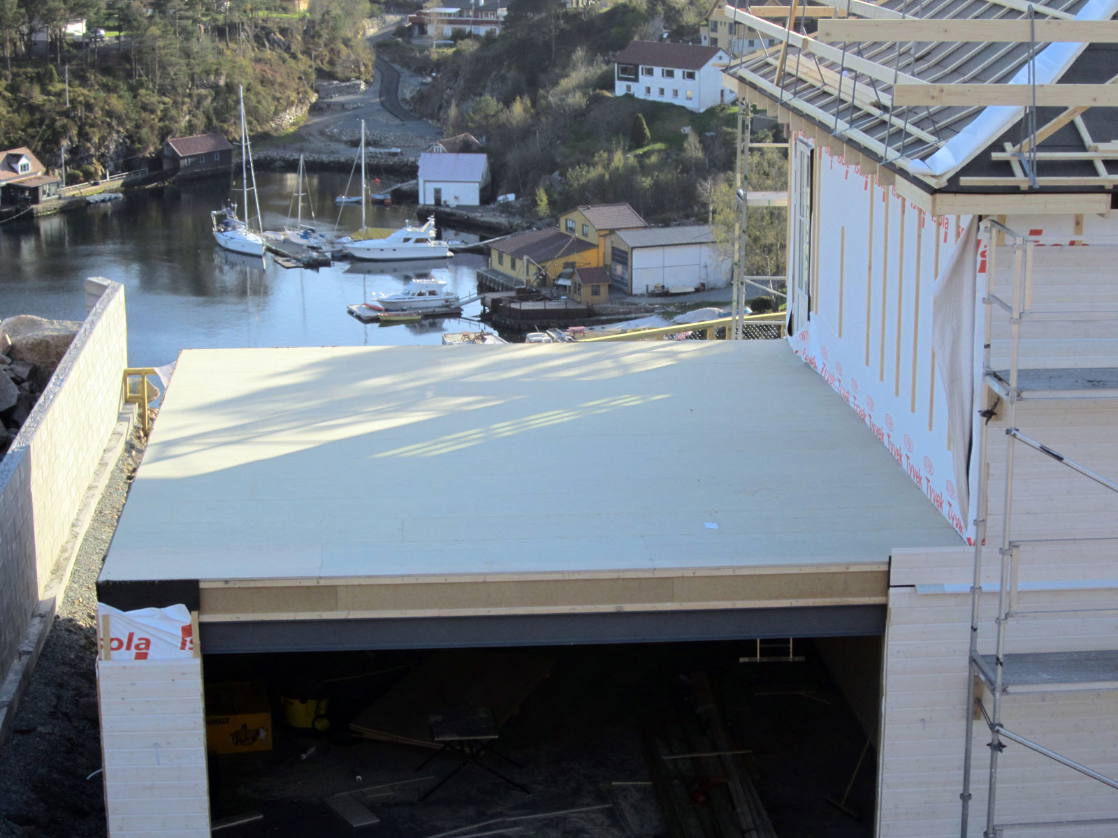 Bygger nytt hus med garasje i huset, flatt tak og terrasse på toppen - IMG_0640.jpg - bjahal