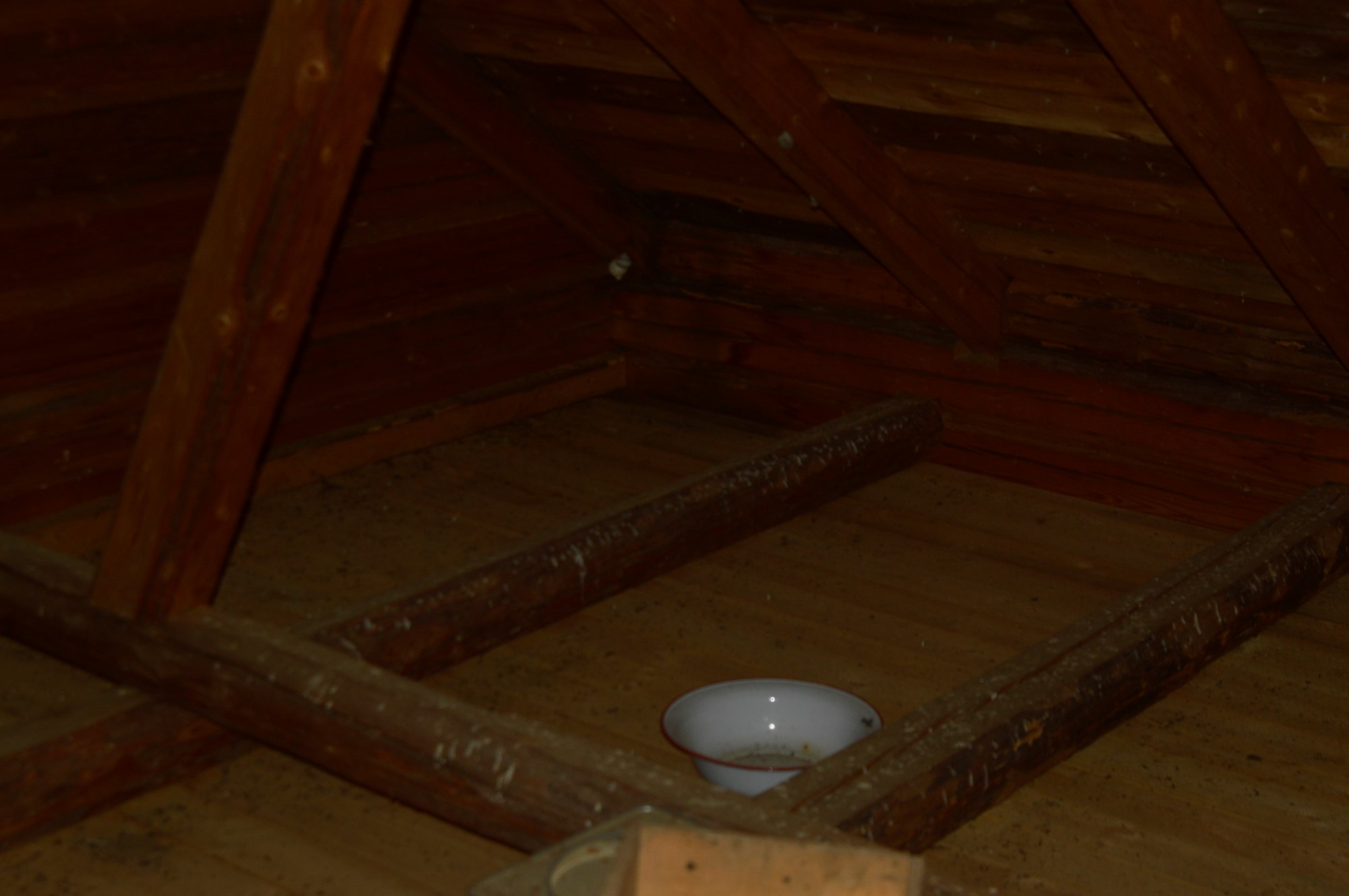 Isolere loft i gammelt tømmerhus - _DSC0366.JPG - Mindlink