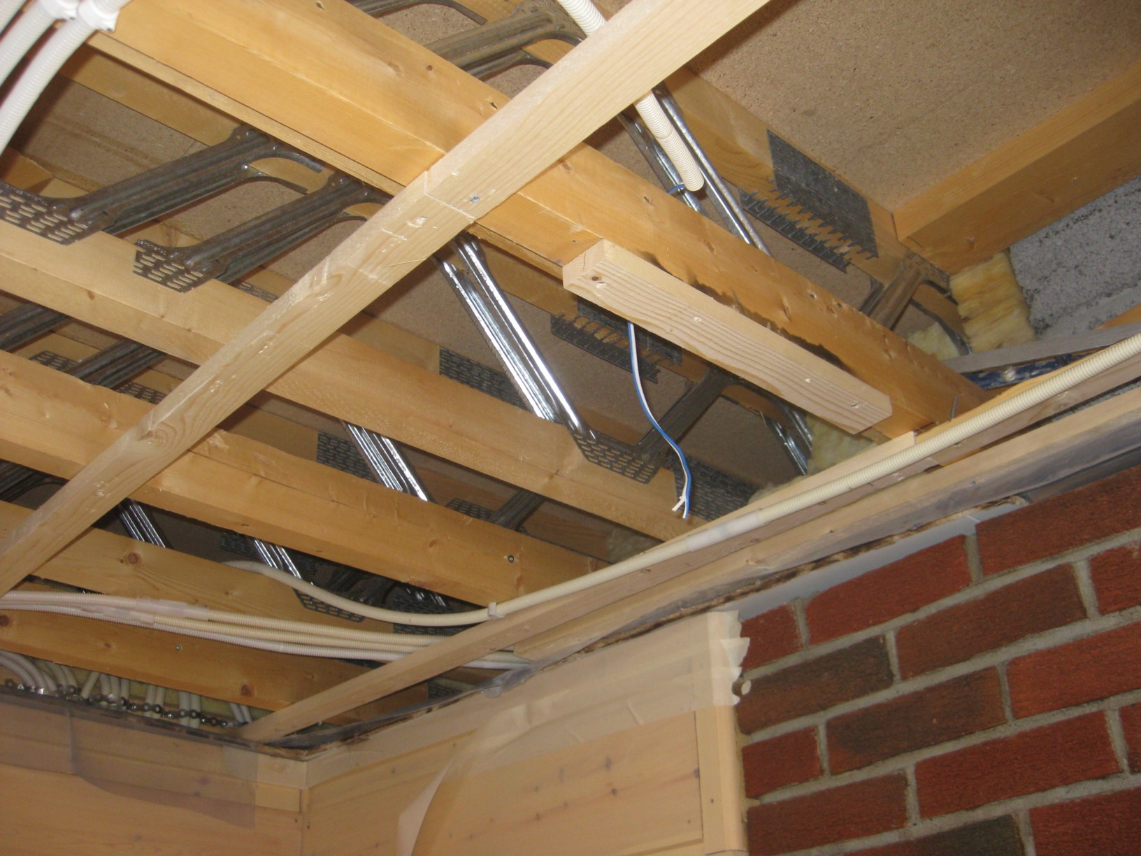 Svikt i bjelker 1 etasje/loft - Vinter 2013 220.jpg - u1800