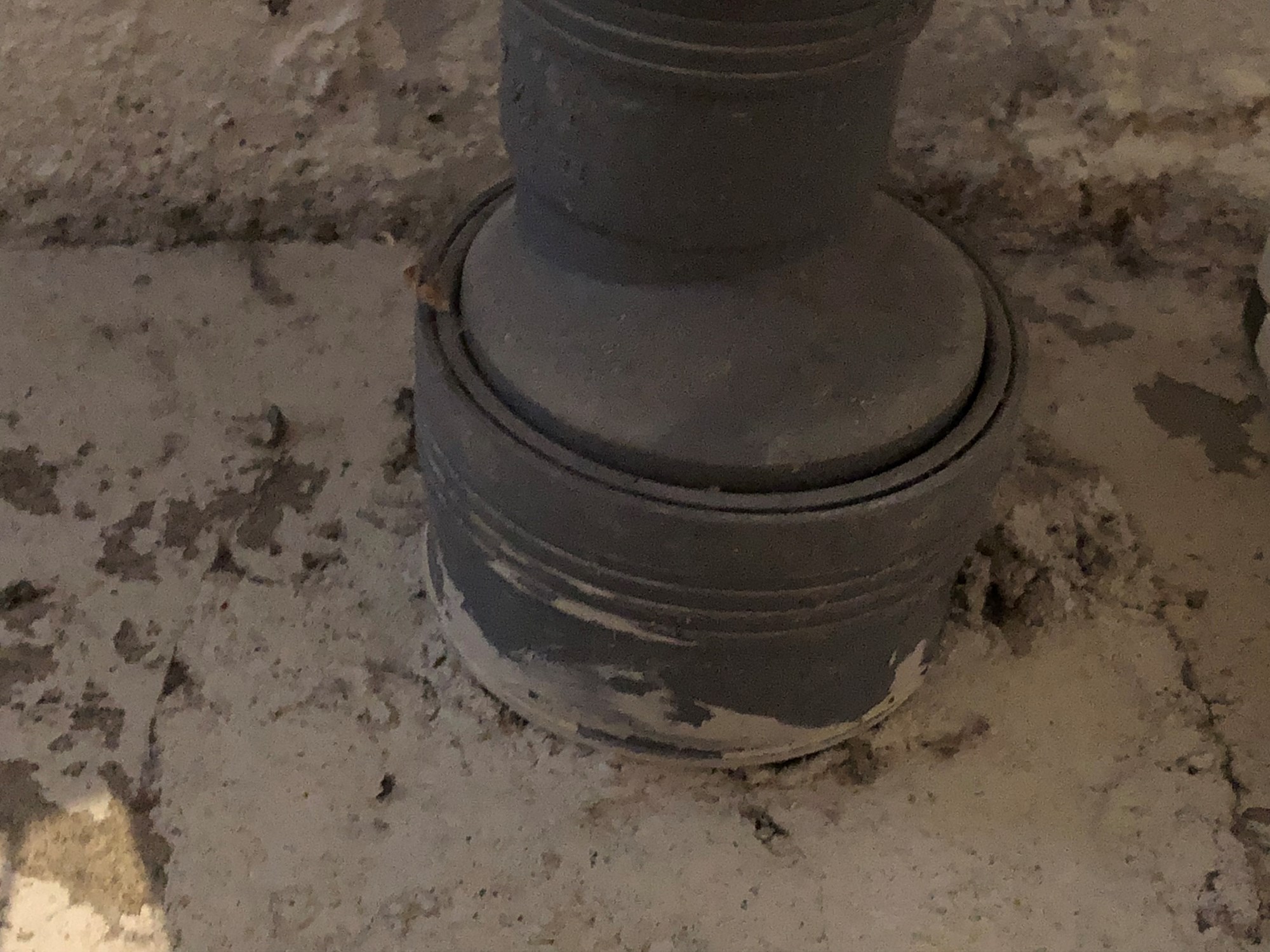 Lage betongplatå til vaskemaskin, platå dekker over skjøt på utslagsrør - 20180419_180449619_iOS.jpg - BjørnTS