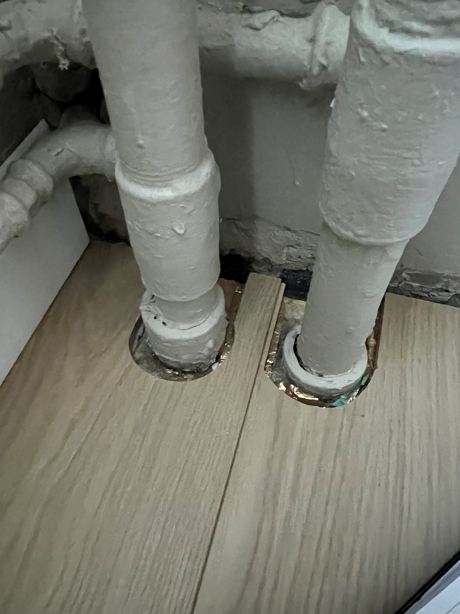 Hvordan skjule glipe mellom gulv og radiatorrør? - IMG_9408.jpeg - Amatøroppusseren123