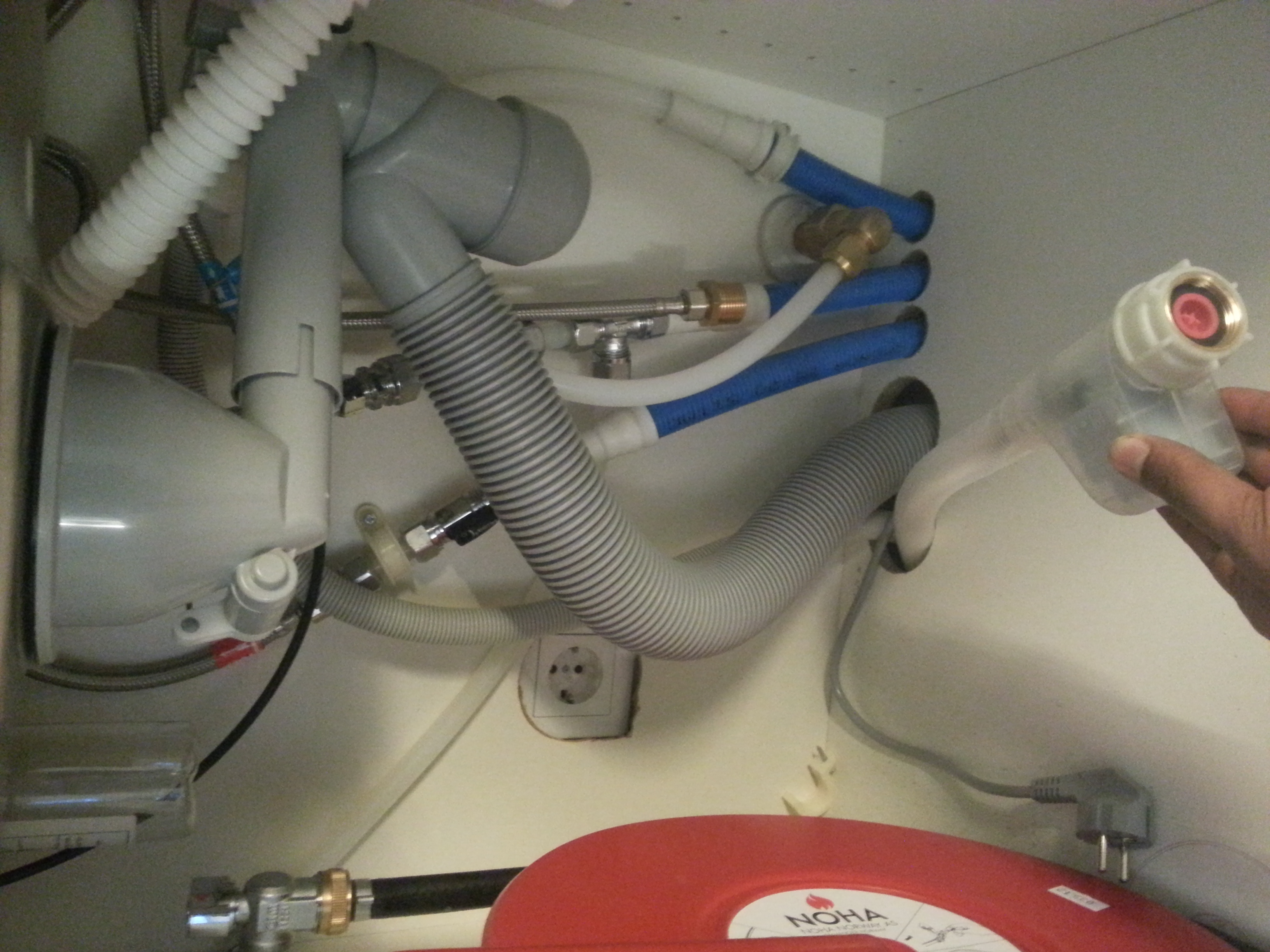 Er det et krav om lekasjestopper ved installering av oppvaskmaskin - 20121217_132539.jpg - rawls
