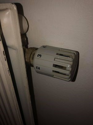 Hjelp! Får ikke til å regulere vannbåren radiator - rad.jpg - KJW
