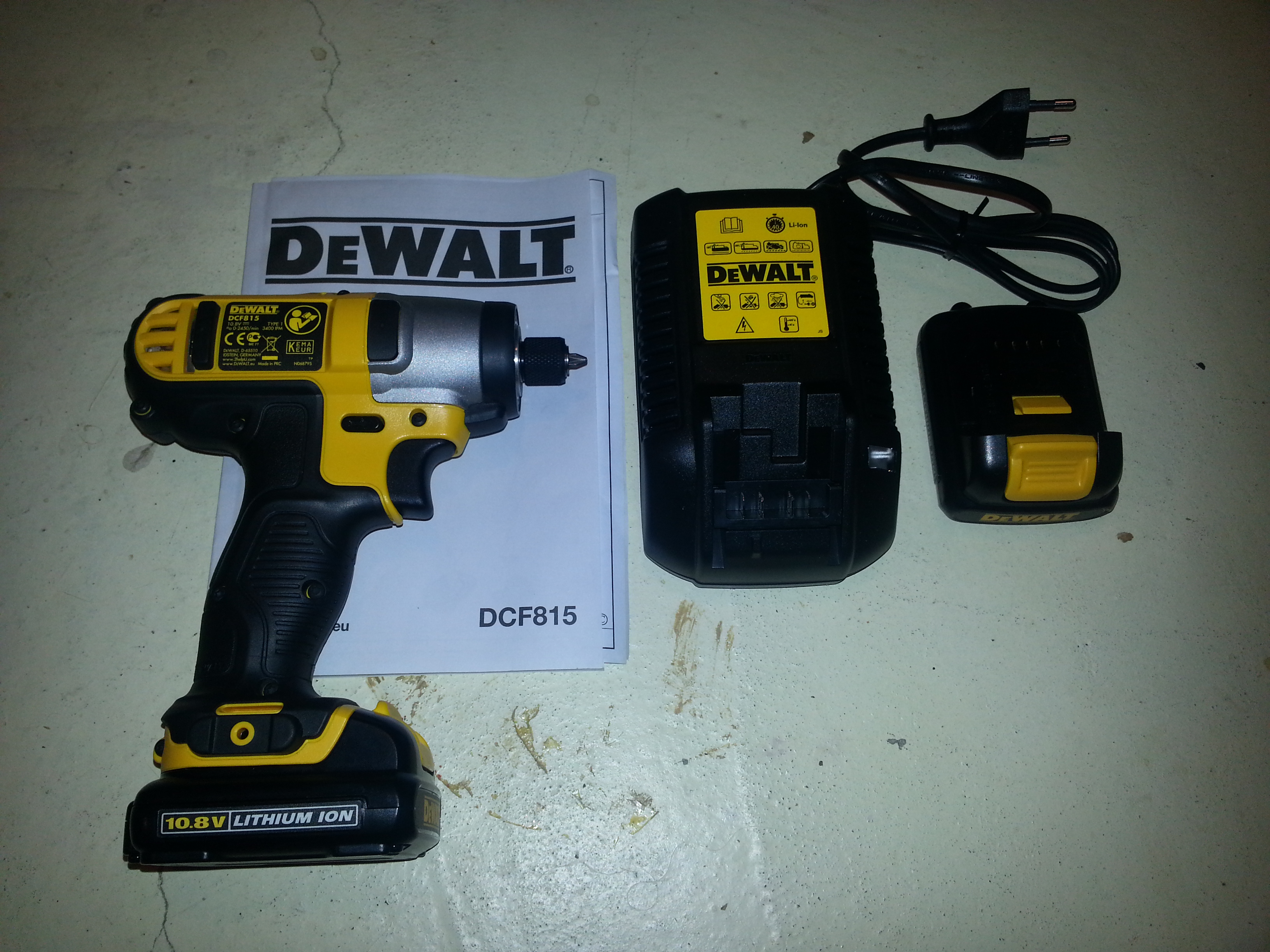 DeWalt DCF815 slagtrekker 10.8V m/ lader og to batterier selges - 20130423_224323.jpg - This is David