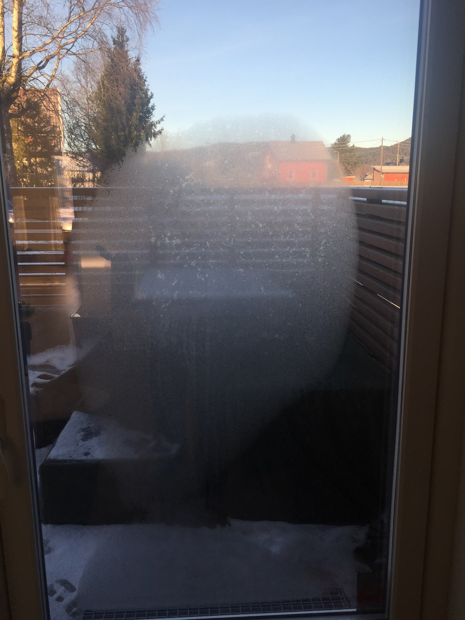 Nytt hus - hvorfor dugg/frost på utsiden av vinduene? - image.jpg - laumb