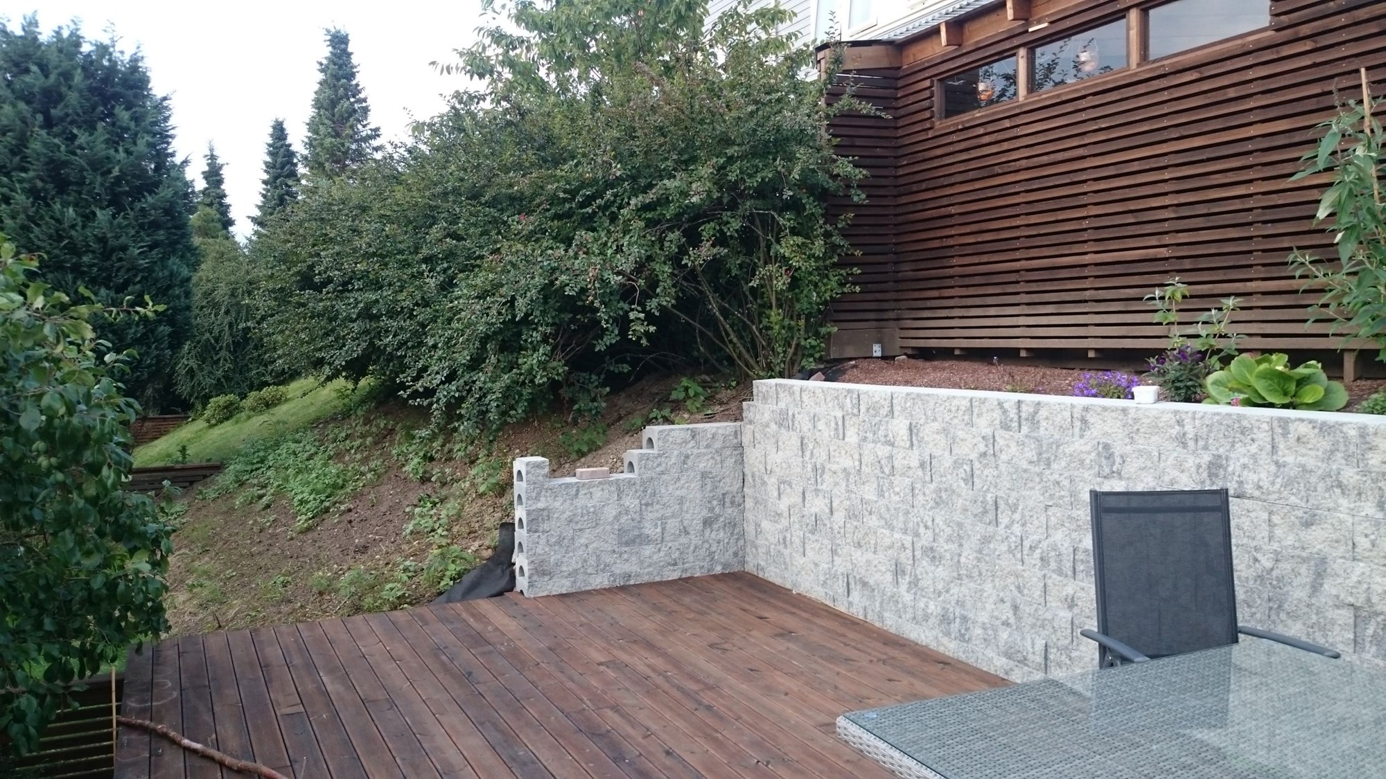 Bygge hagestue og behandling av limtre - Terrasse.jpg - Hanzo